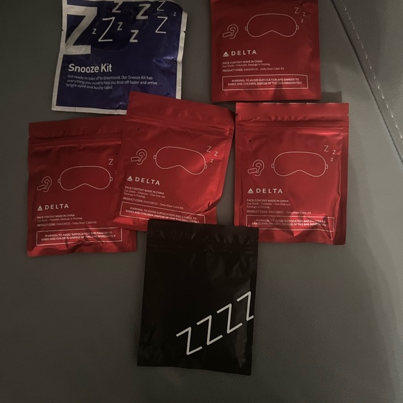 TRAVEL SLEEP PACKS- NIP- SET OF 6- SLEEP MASK/ EARPLUGS - Picture 4 of 4